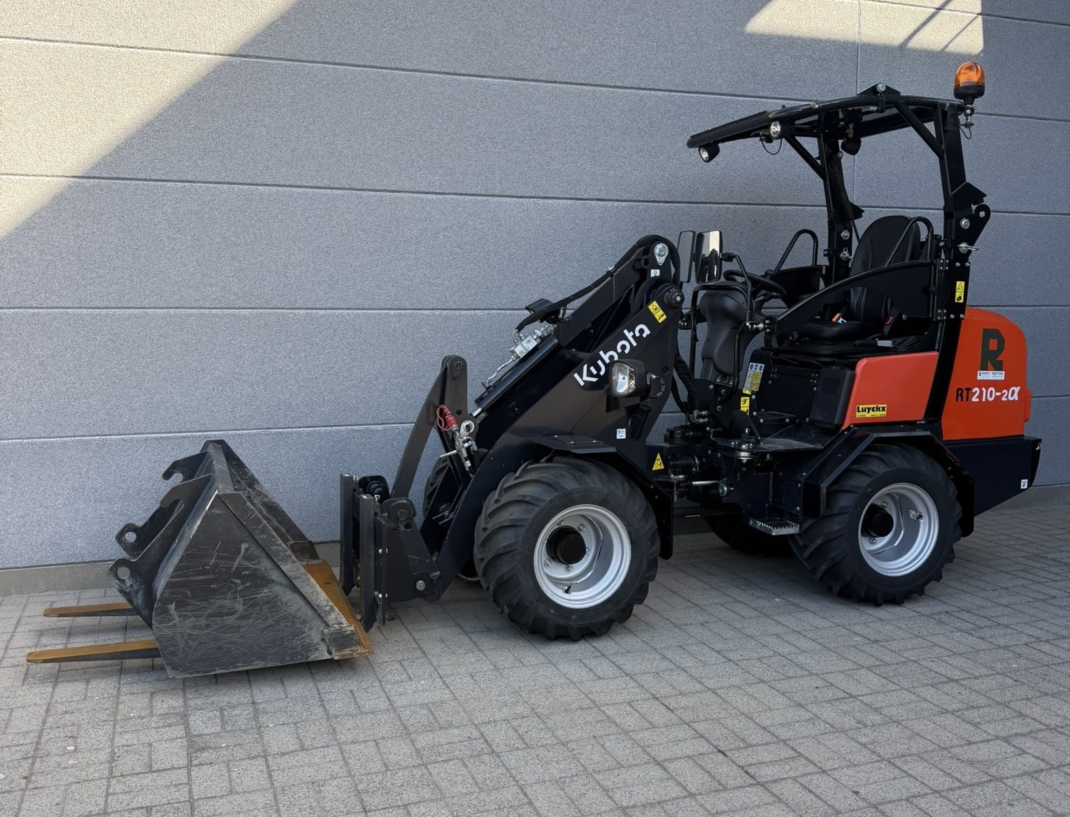 Kubota RT210-2α kniklader met laadbak en palletvorken